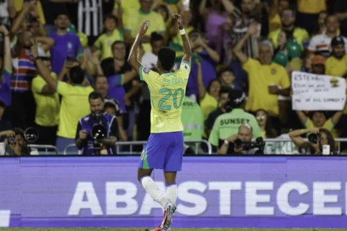 Brasil vence com tranquilidade o Chile no Maracanã pelas Eliminatórias