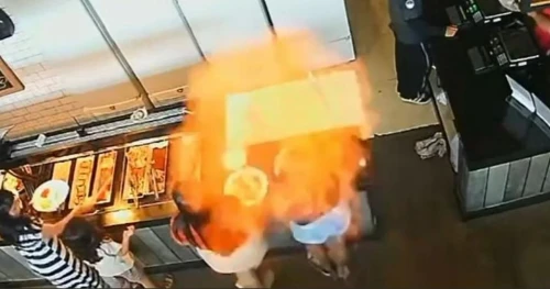 VÍDEO: Mulher tem corpo incendiado após fogareiro pegar fogo em restaurante; Veja momento de desespero