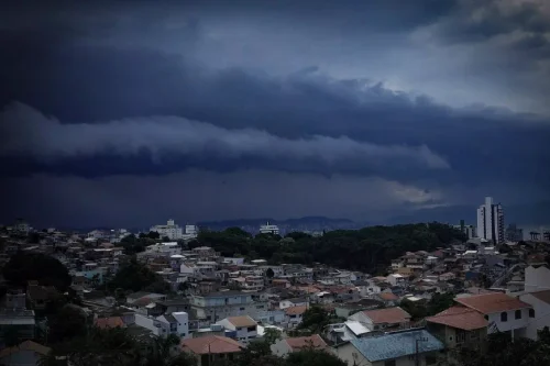 Frente fria e ciclone extratropical: Saiba quais regiões do Brasil estão em alerta, segundo INMET