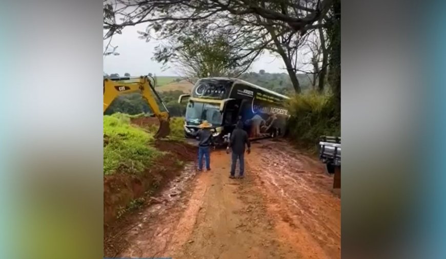 Cena de filme: Homem consegue fugir da cadeia e ainda furta ônibus em rodoviária