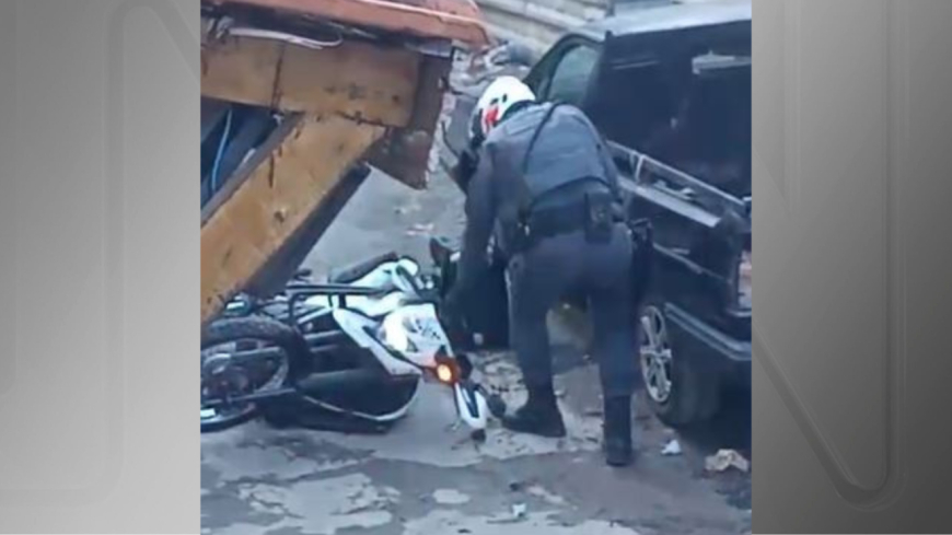 VÍDEO: Polícia é atingido por tiro no pescoço durante operação; Veja momento