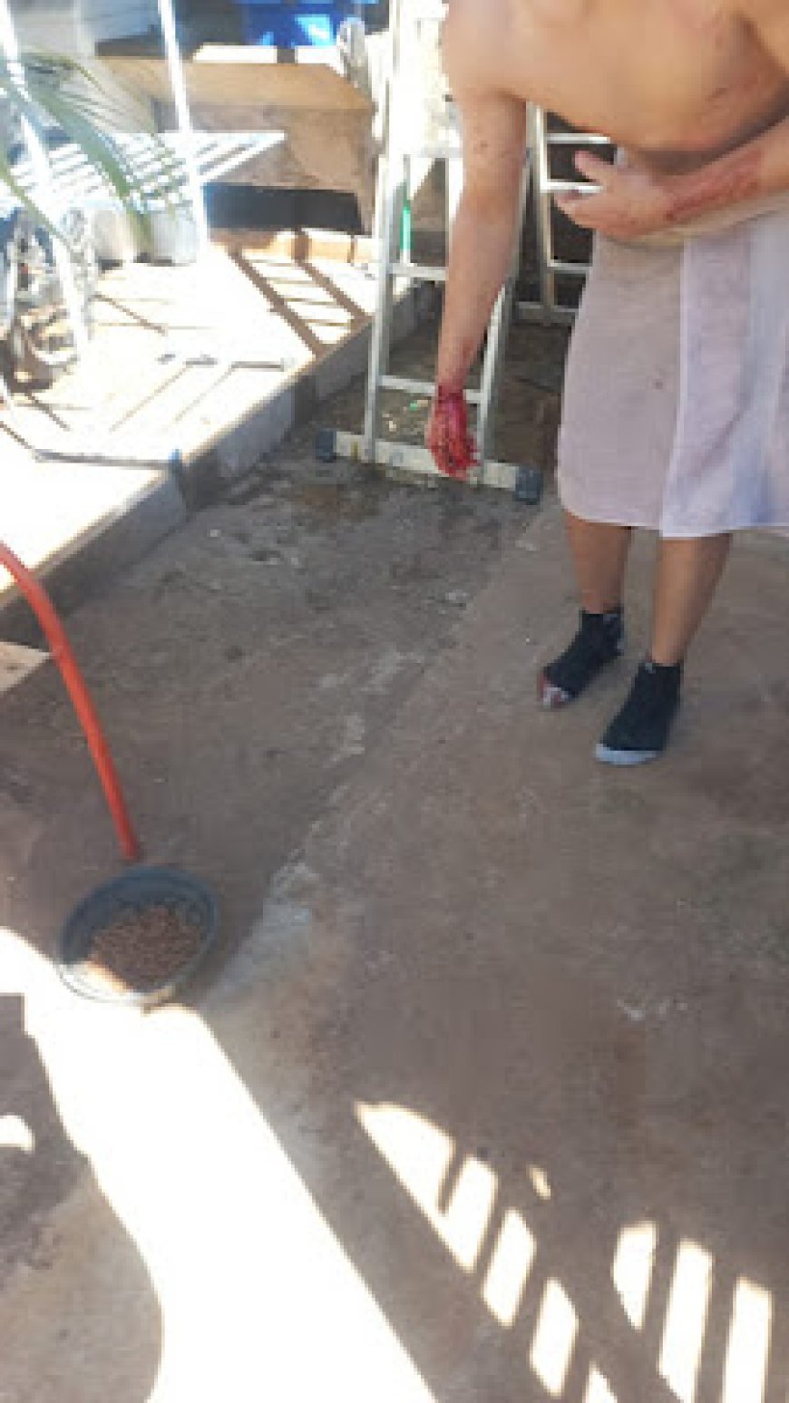 VÍDEO: Marido chega de surpresa em casa e flagra esposa com amante que precisou sair fugido