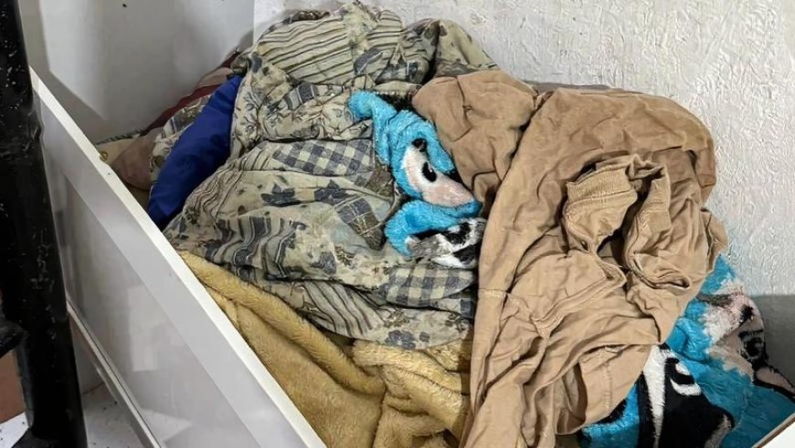 Bebê de 8 meses morre após ficar sob cuidado do irmão de 5 anos enquanto mãe ia a festa; casa é encontrada em condições precárias