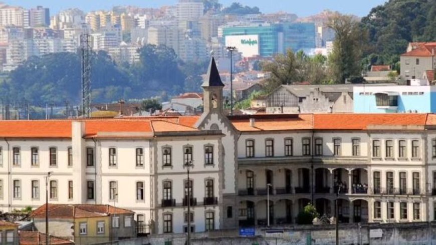 Mulher acidentalmente esmaga o parceiro durante tentativa de se levantar; homem morre asfixiado