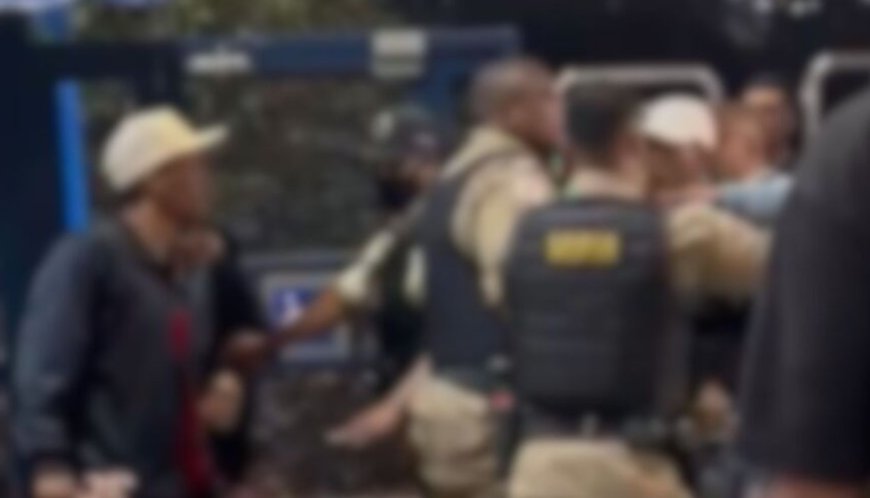 Homem é espancado por passageiros após importunação sexual dentro de ônibus