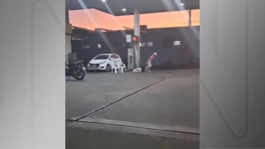 VÍDEO: Homem de 52 anos é preso após arrastar mulher pelos cabelos em posto de combustível