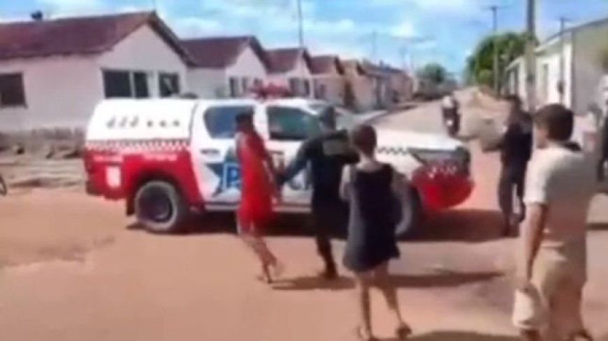 VÍDEO: Adolescente de 17 anos é apreendida após esfaquear a própria mãe; vídeo registra abordagem policial