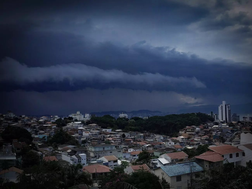 Frente fria e ciclone extratropical: Saiba quais regiões do Brasil estão em alerta, segundo INMET
