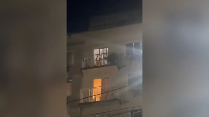 Mulher é assassinada a marretadas na varanda de apartamento; filhas e vizinhos presenciaram a cena horrível