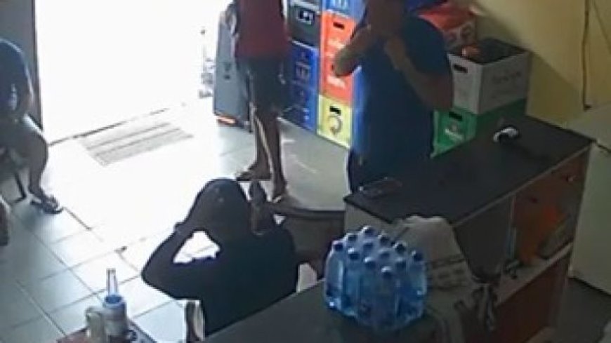 VÍDEO: Criminoso tenta assaltar comércio e acaba sendo morto ao ser surpreendido por policial à paisana; Veja momento da ação