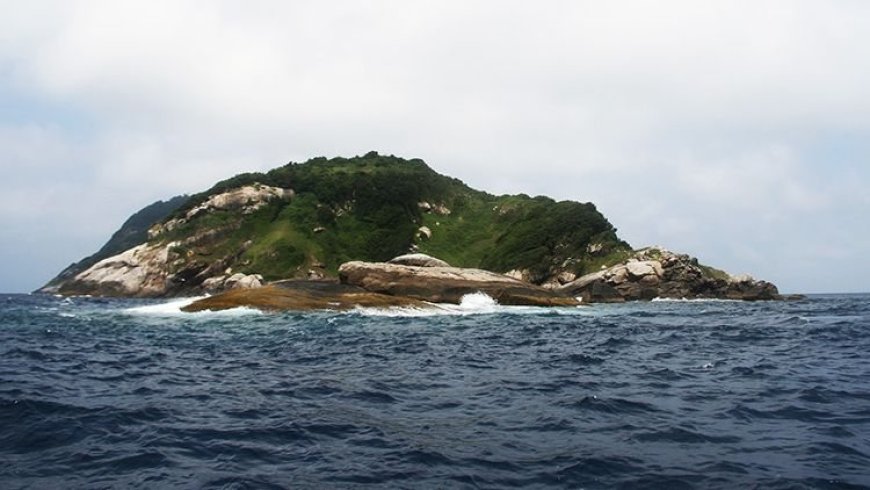 Lancha com três pessoas a bordo some na perigosa 'Ilha das Cobras'