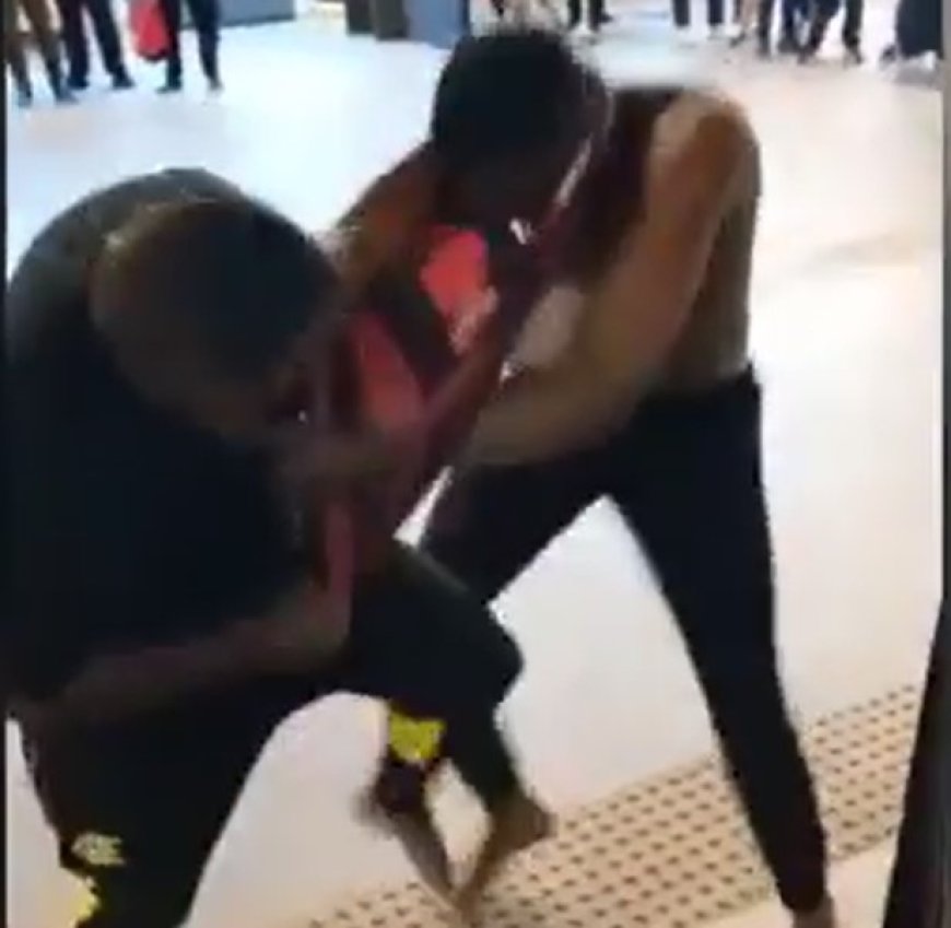 VÍDEO: Briga entre dois homens começa dentro de ônibus e termina na rua no Rio; Assista o momento da confusão