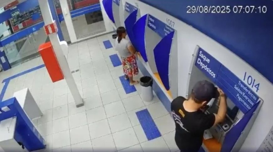 Polícia flagra dupla instalando “chupa-cabras” em caixas da Caixa Econômica; veja o vídeo