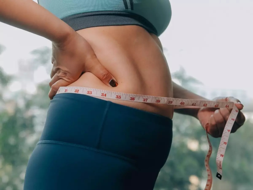 Adeus, pochete! 5 passos simples para perder barriga até o Natal