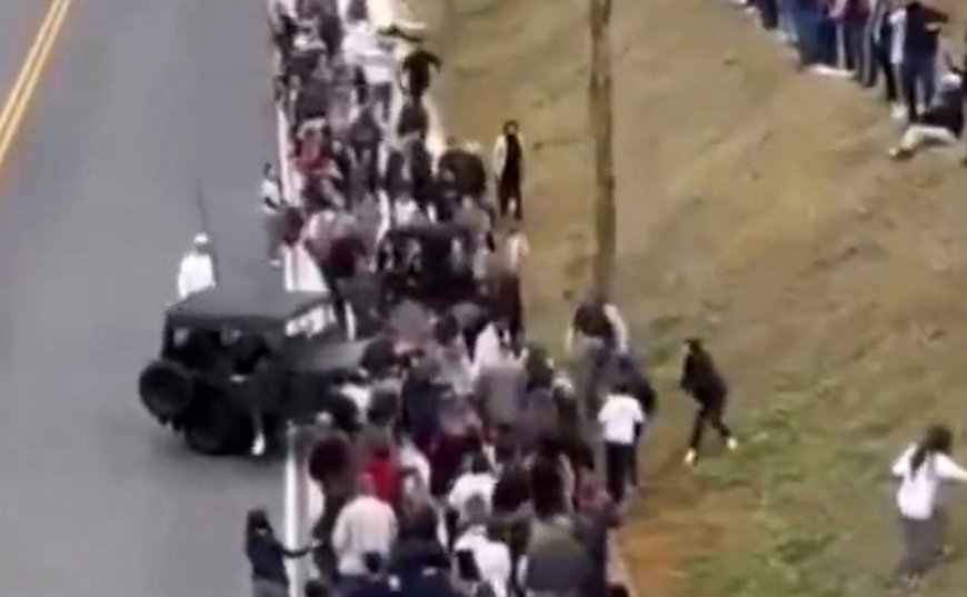VÍDEO: Jipe perde controle e acerta espectadores durante desfile de 7 de Setembro; idosa fica ferida